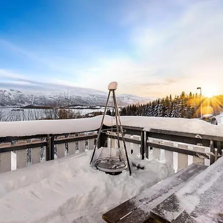 1st Floor, Lyngen Alps, Sauna Included Lyngseidet