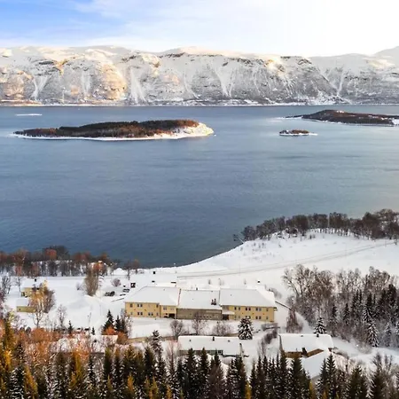 1st Floor, Lyngen Alps, Sauna Included Апартаменты Lyngseidet