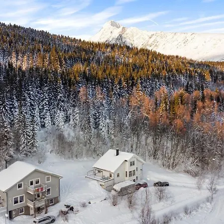 1st Floor In The Lyngen Alps, Whole House Rentable Apartment *