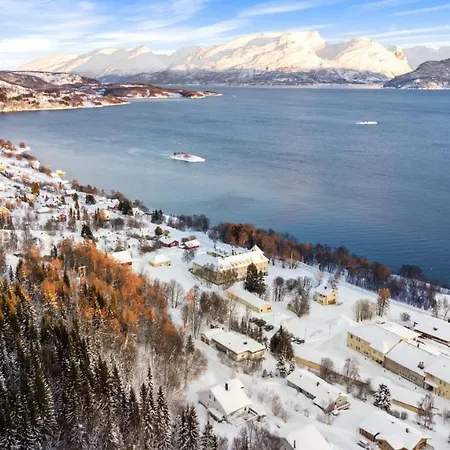 1st Floor, Lyngen Alps, Sauna Included Апартаменты Lyngseidet