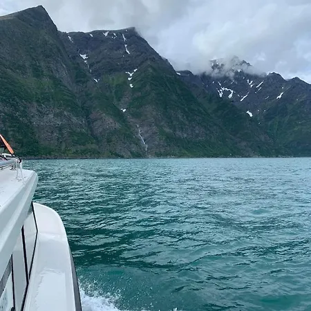1st Floor In The Lyngen Alps, Whole House Rentable Apartment