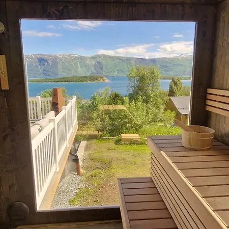 1st Floor, Lyngen Alps, Sauna Included Lyngseidet